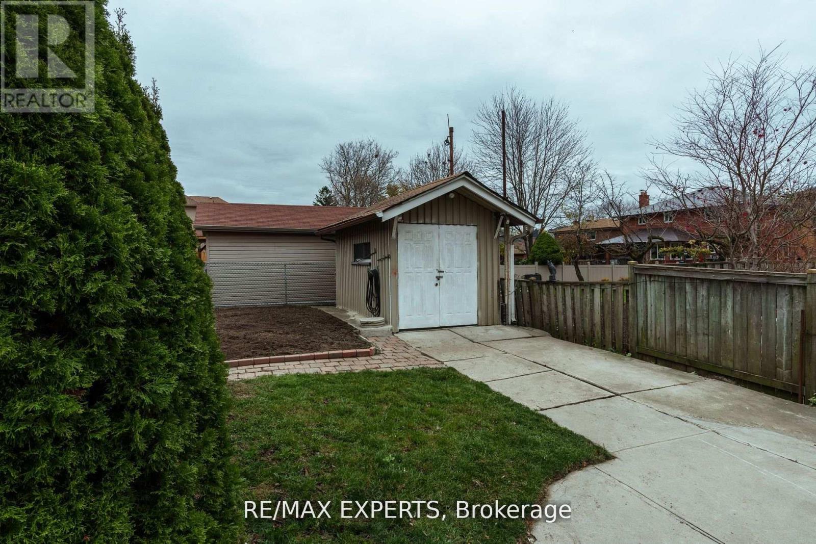 1 Creston Road, Toronto, Ontario  M6A 1H9 - Photo 43 - W12434461