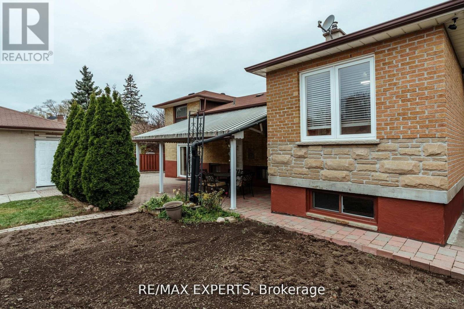 1 Creston Road, Toronto, Ontario  M6A 1H9 - Photo 44 - W12434461