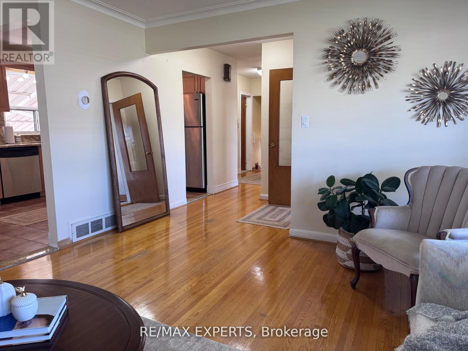 1 Creston Road, Toronto, Ontario  M6A 1H9 - Photo 6 - W12434461