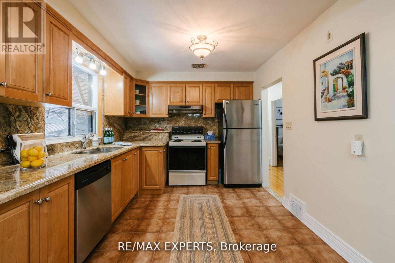 1 Creston Road, Toronto, Ontario  M6A 1H9 - Photo 8 - W12434461
