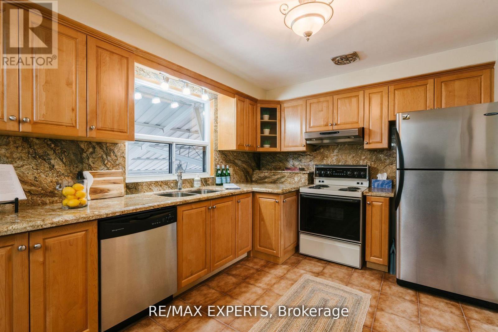 1 Creston Road, Toronto, Ontario  M6A 1H9 - Photo 9 - W12434461