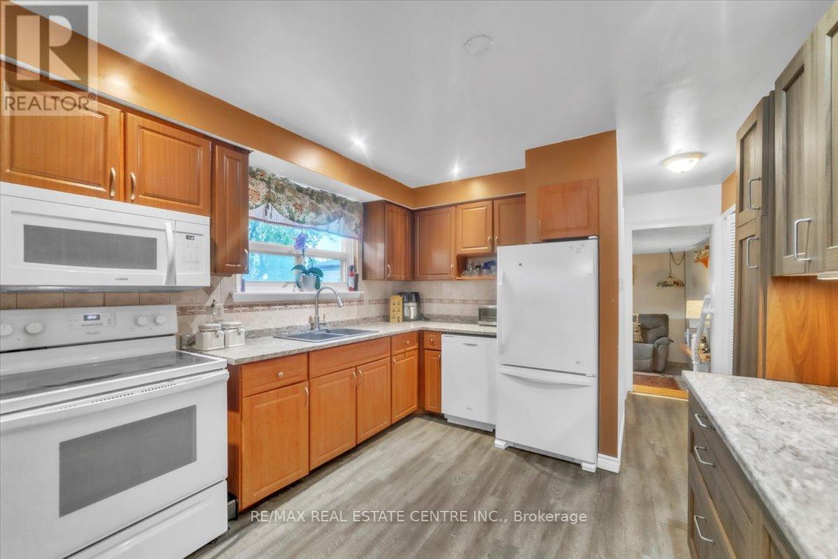 88 Sutherland Avenue, Brampton, Ontario  L6V 2H7 - Photo 11 - W12434466