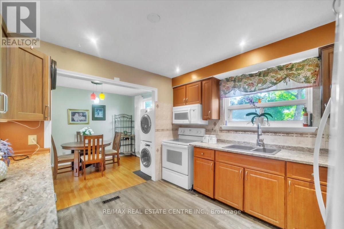 88 Sutherland Avenue, Brampton, Ontario  L6V 2H7 - Photo 14 - W12434466