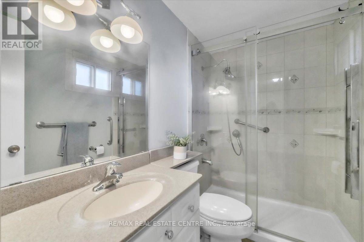 88 Sutherland Avenue, Brampton, Ontario  L6V 2H7 - Photo 18 - W12434466