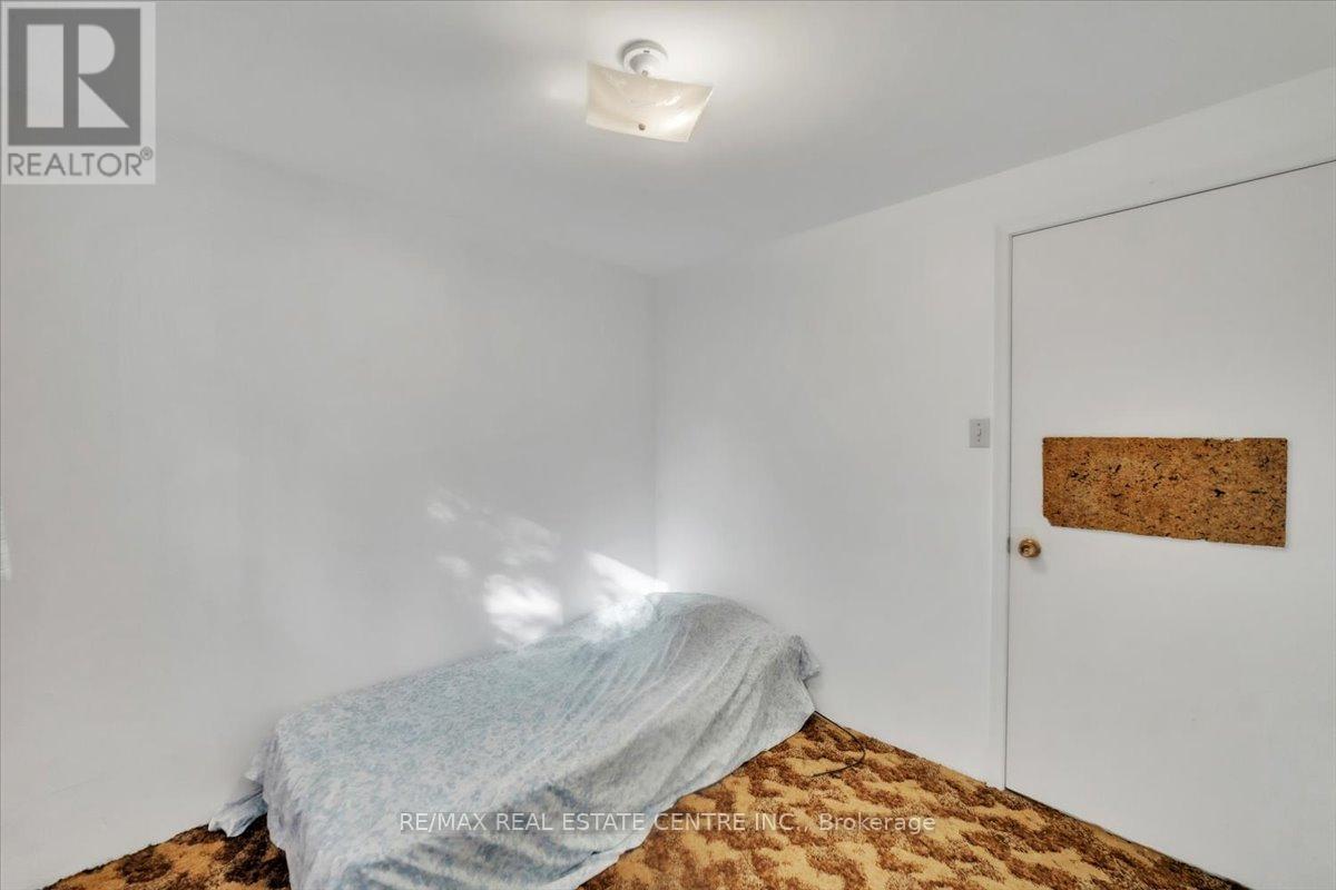 88 Sutherland Avenue, Brampton, Ontario  L6V 2H7 - Photo 25 - W12434466