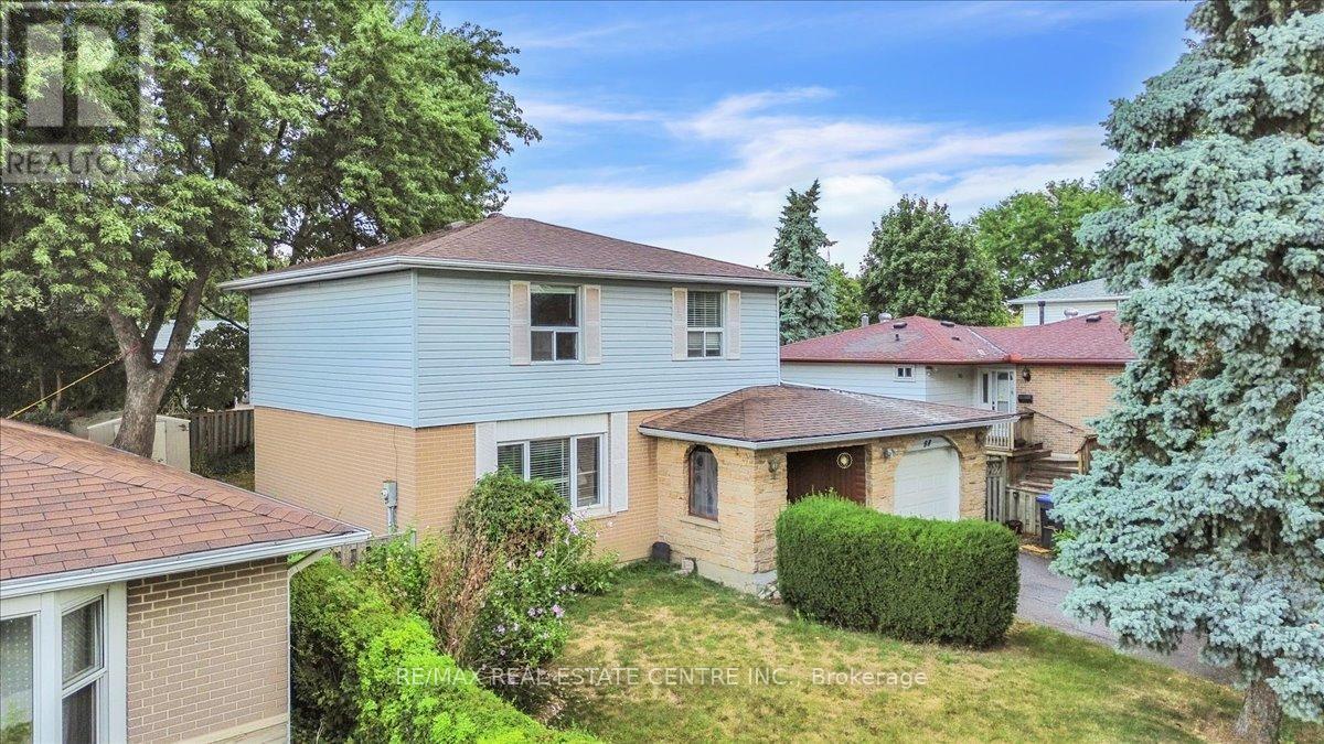 88 Sutherland Avenue, Brampton, Ontario  L6V 2H7 - Photo 3 - W12434466