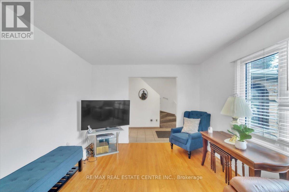 88 Sutherland Avenue, Brampton, Ontario  L6V 2H7 - Photo 7 - W12434466