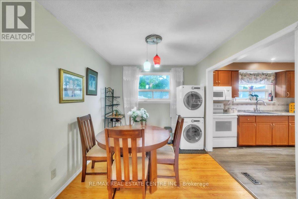 88 Sutherland Avenue, Brampton, Ontario  L6V 2H7 - Photo 8 - W12434466