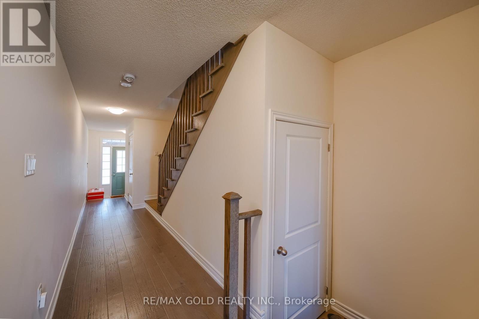 124 Fruitvale Circle, Brampton, Ontario  L7A 5C1 - Photo 2 - W12434501