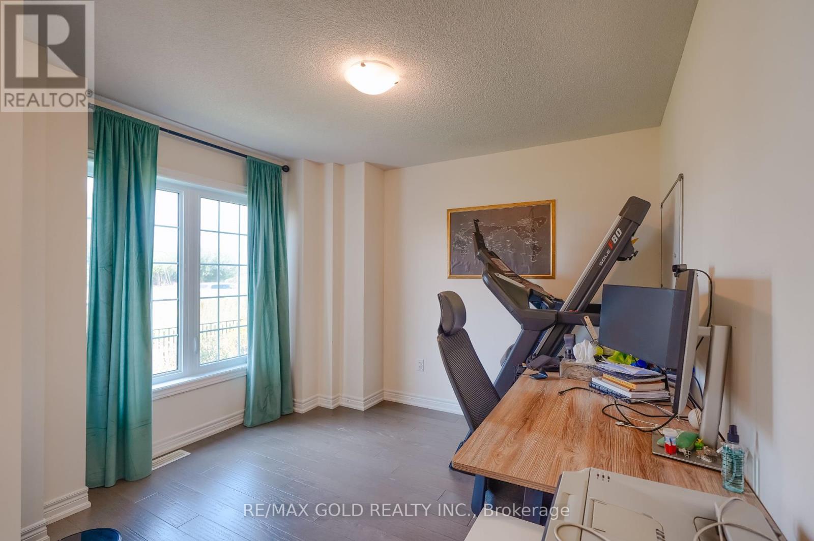 124 Fruitvale Circle, Brampton, Ontario  L7A 5C1 - Photo 3 - W12434501