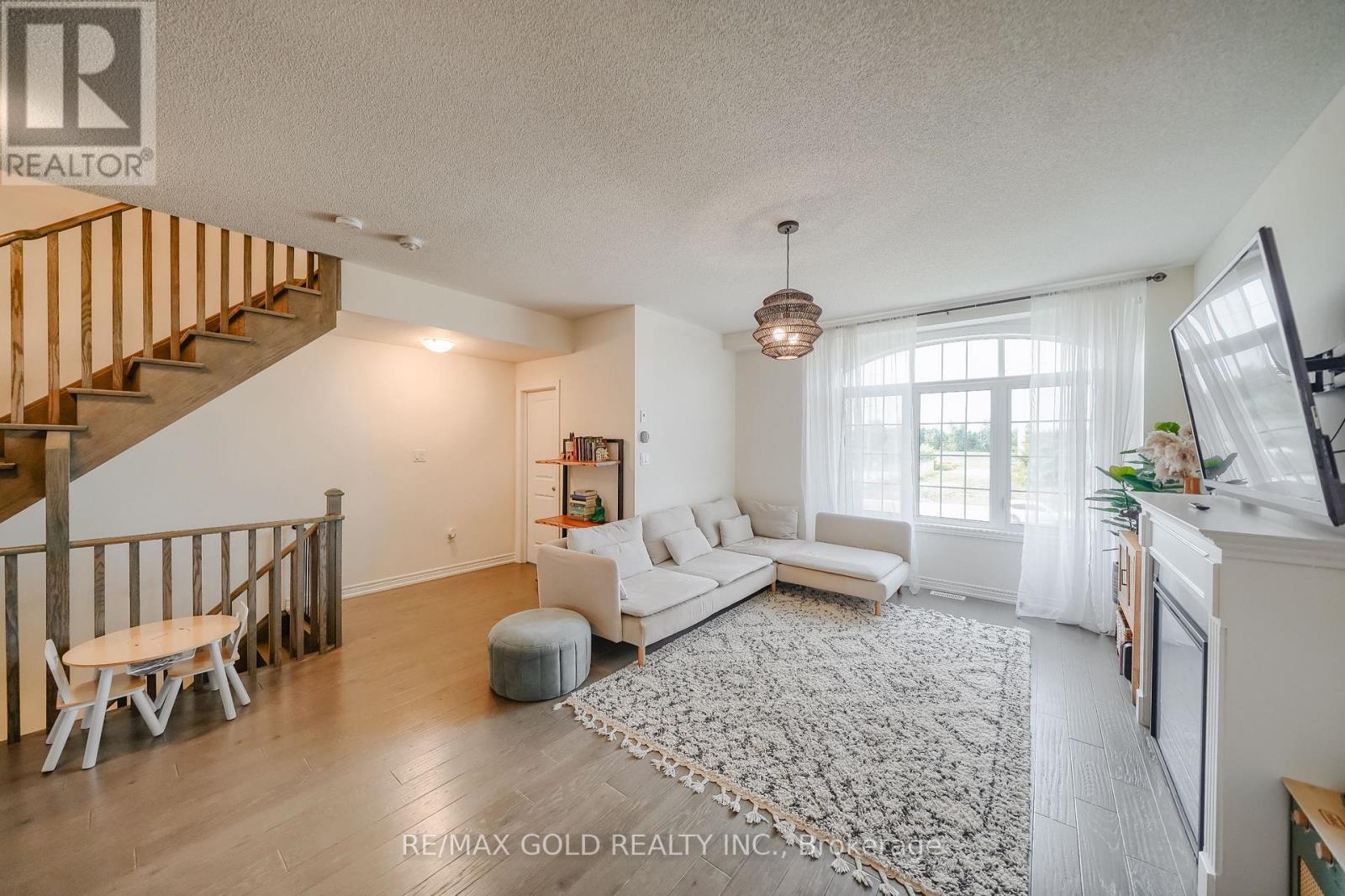 124 Fruitvale Circle, Brampton, Ontario  L7A 5C1 - Photo 7 - W12434501