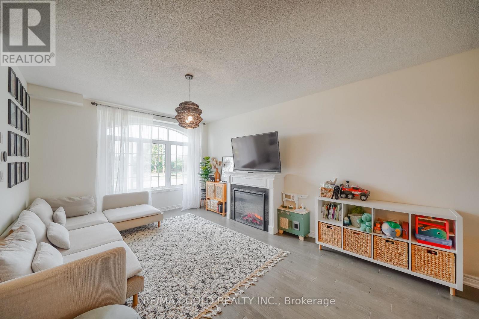 124 Fruitvale Circle, Brampton, Ontario  L7A 5C1 - Photo 8 - W12434501