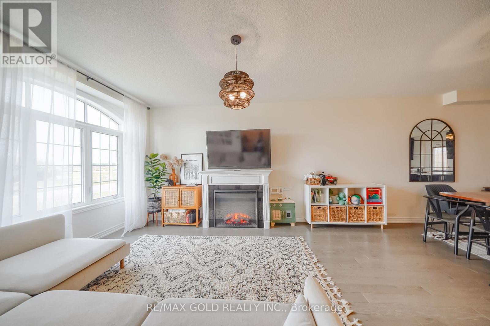 124 Fruitvale Circle, Brampton, Ontario  L7A 5C1 - Photo 9 - W12434501