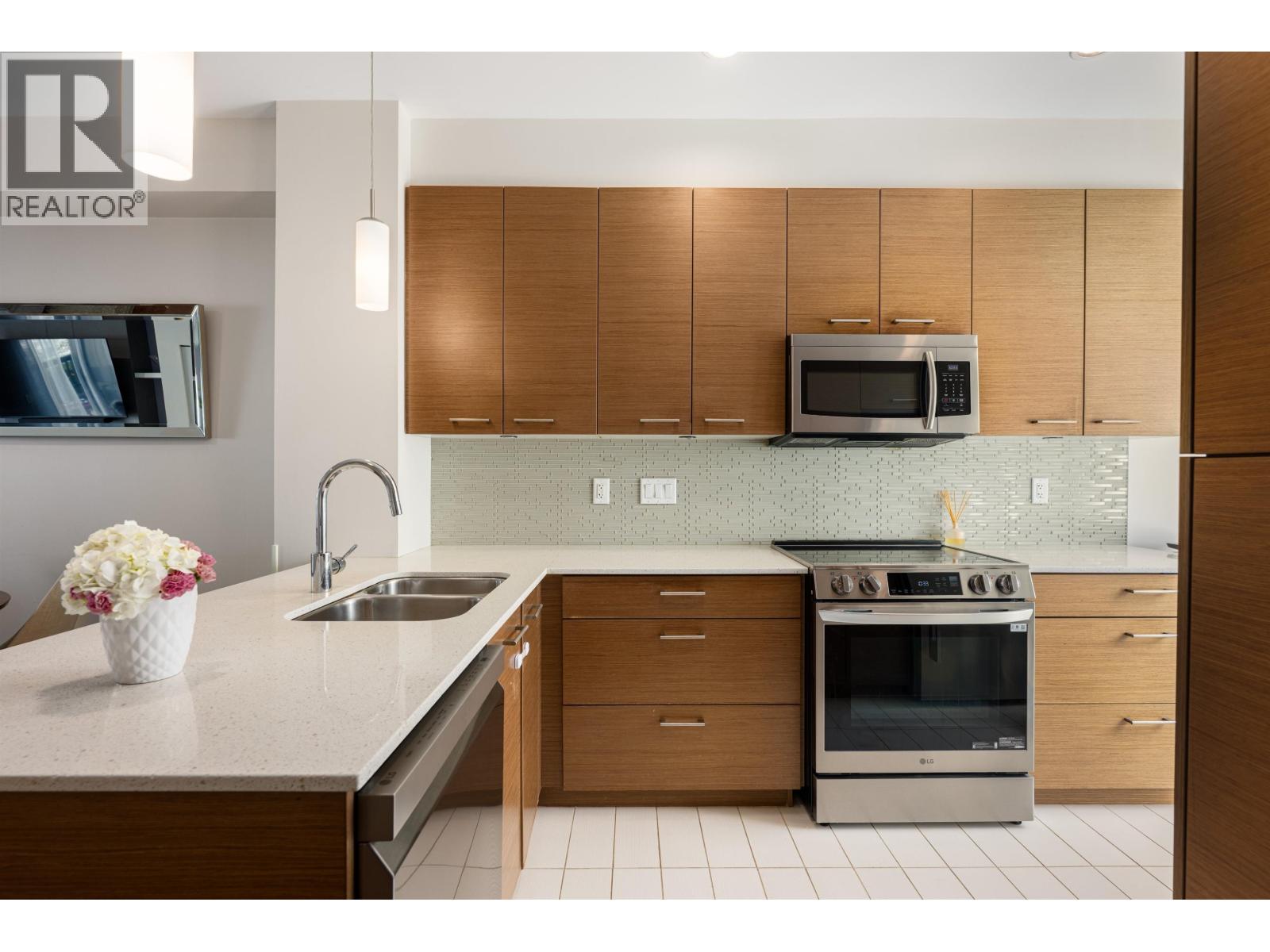 7 7198 Barnet Road, Burnaby, British Columbia  V5A 1C9 - Photo 2 - R3053614