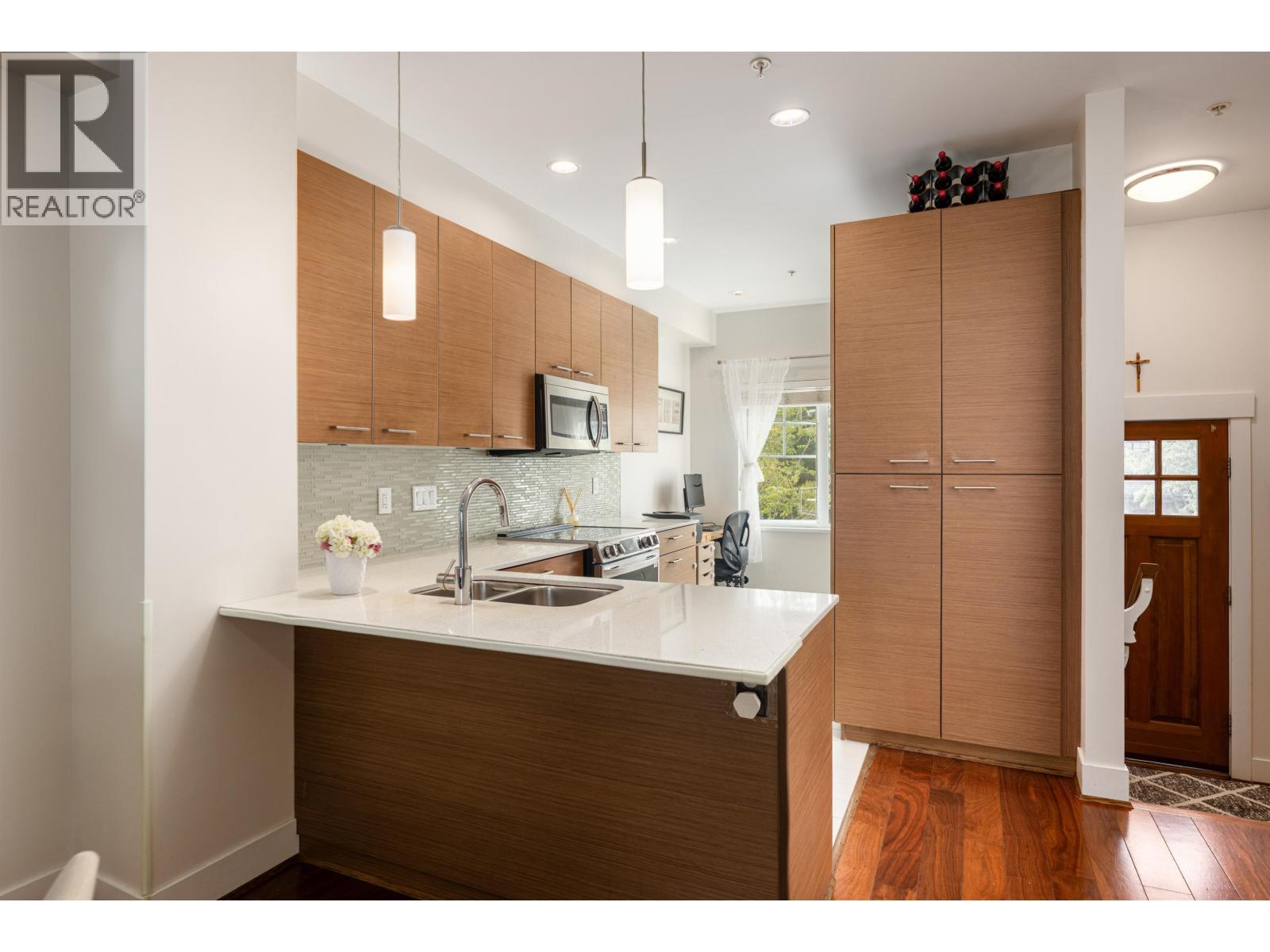 7 7198 Barnet Road, Burnaby, British Columbia  V5A 1C9 - Photo 3 - R3053614