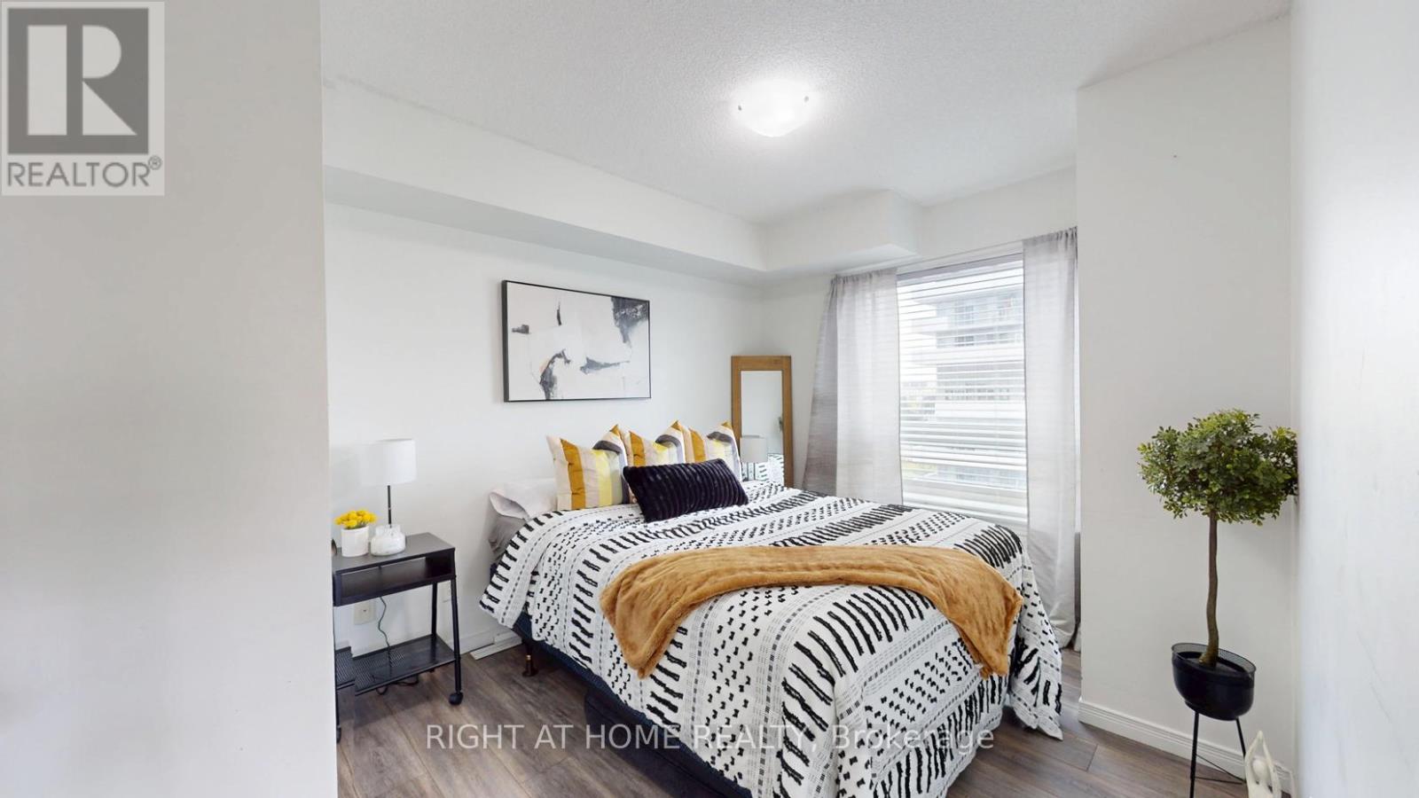 509 - 215 Queen Street E, Brampton, Ontario  L6W 0A9 - Photo 14 - W12350612