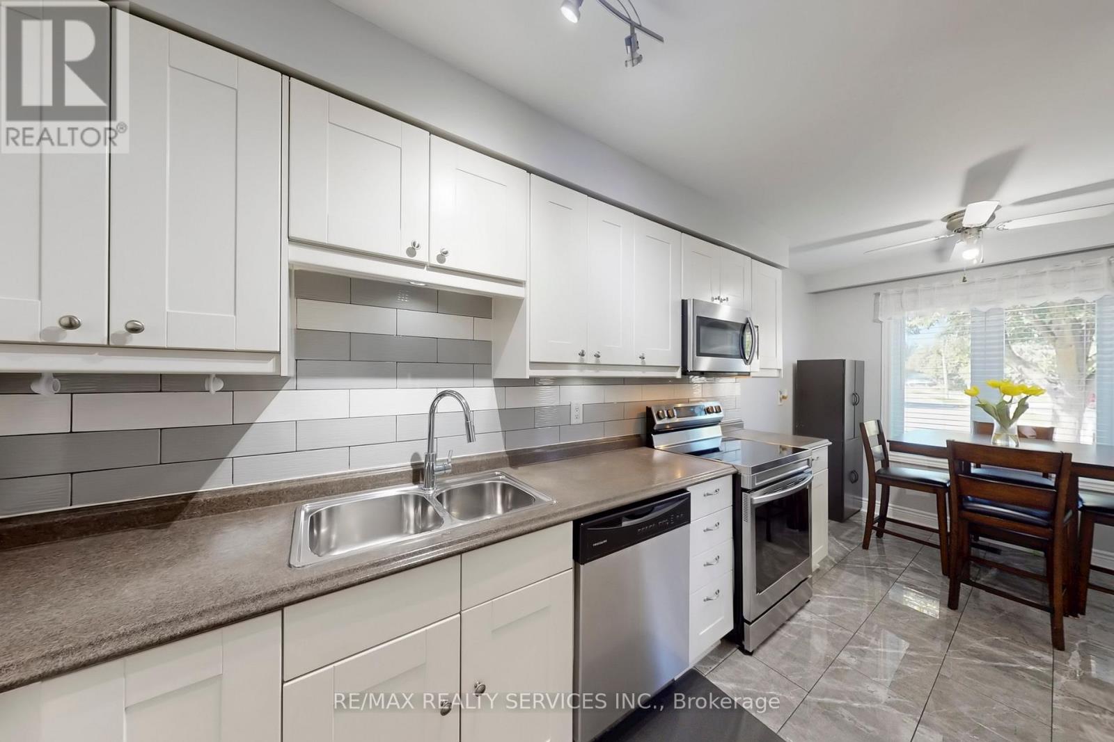 14 Bryant Court, Brampton, Ontario  L6X 2T1 - Photo 11 - W12434362