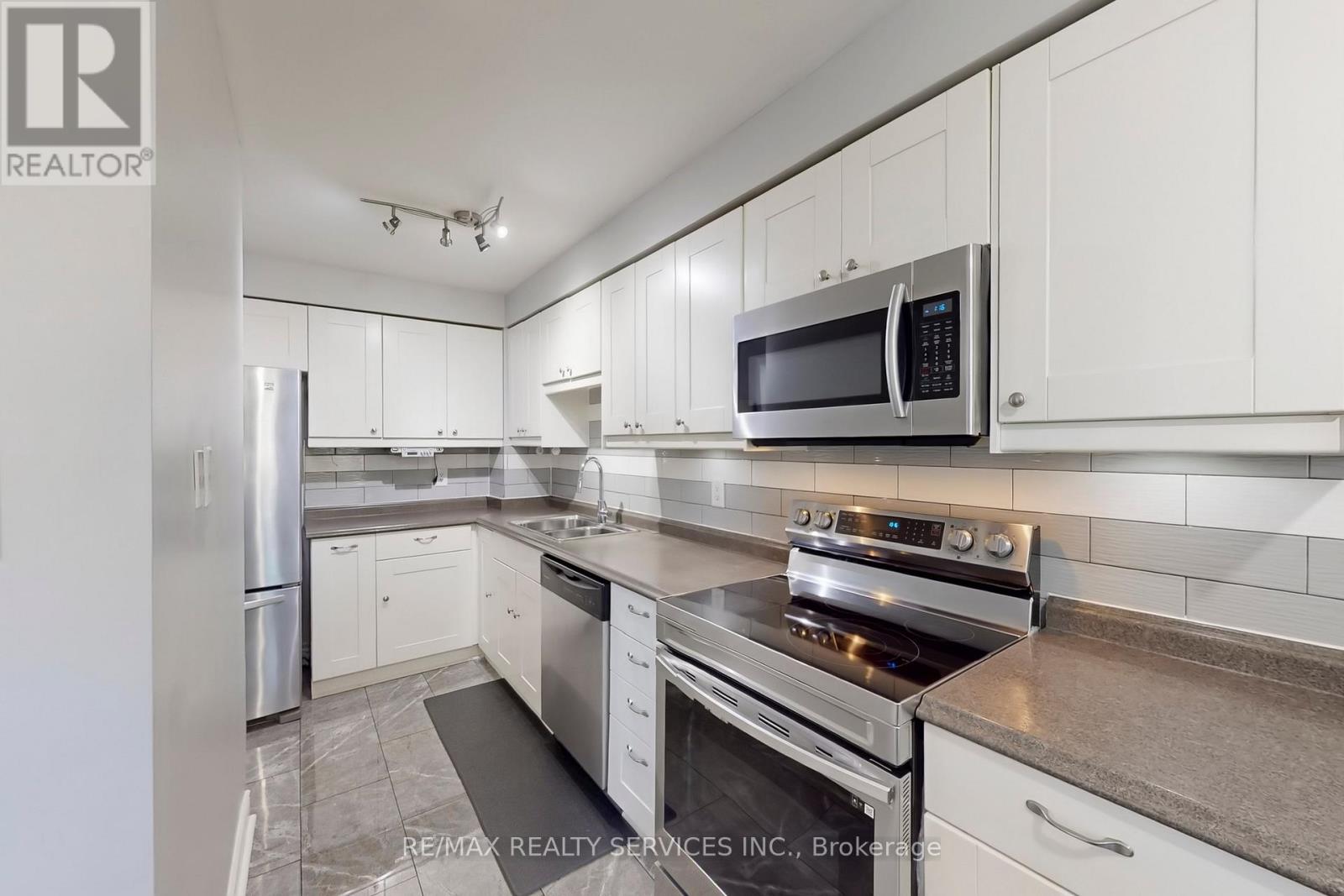 14 Bryant Court, Brampton, Ontario  L6X 2T1 - Photo 12 - W12434362