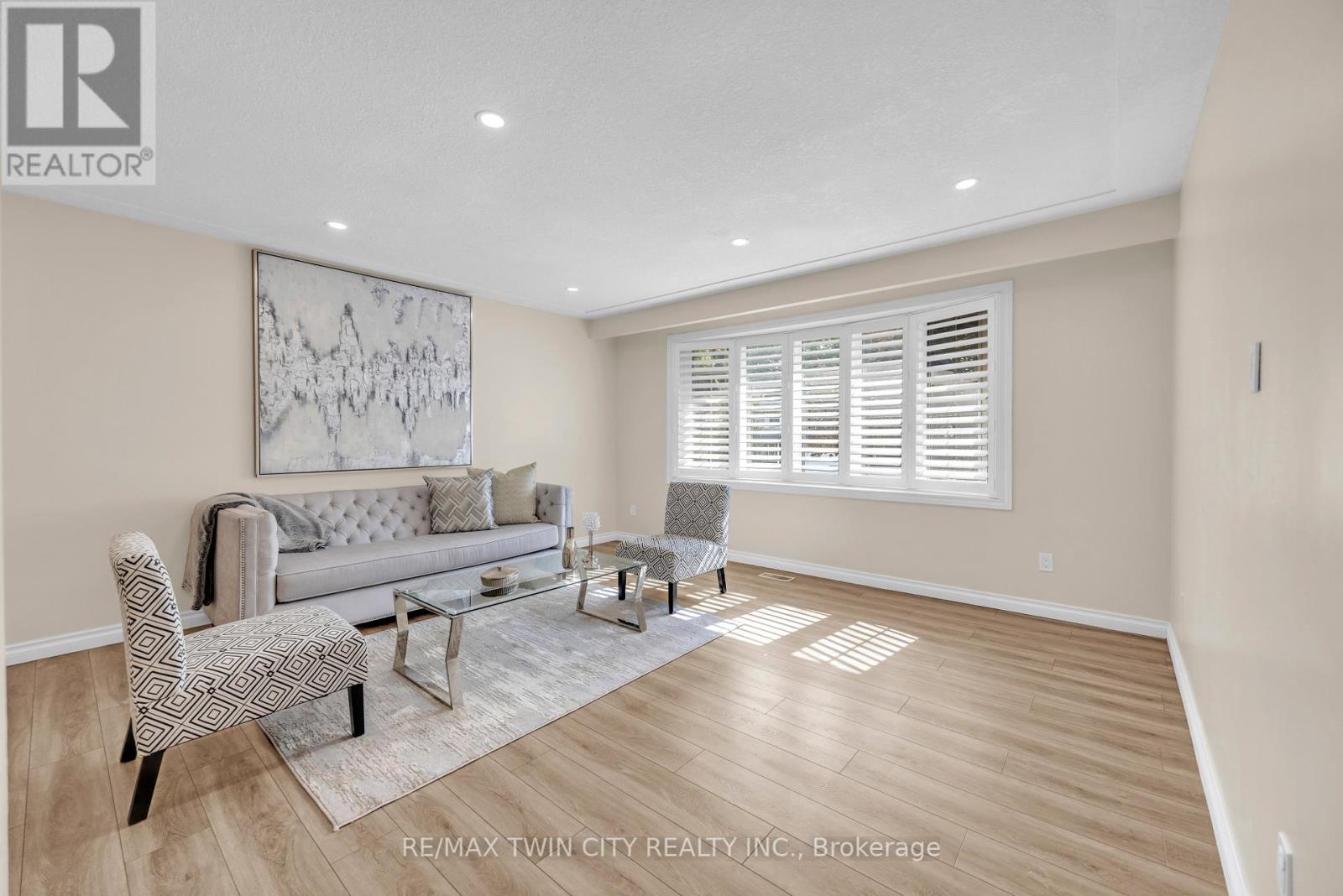34 Georgian Crescent, Kitchener, Ontario  N2B 3N9 - Photo 14 - X12434408