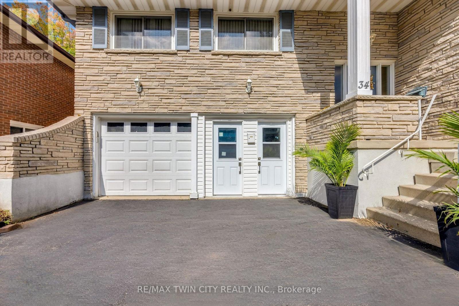 34 Georgian Crescent, Kitchener, Ontario  N2B 3N9 - Photo 2 - X12434408