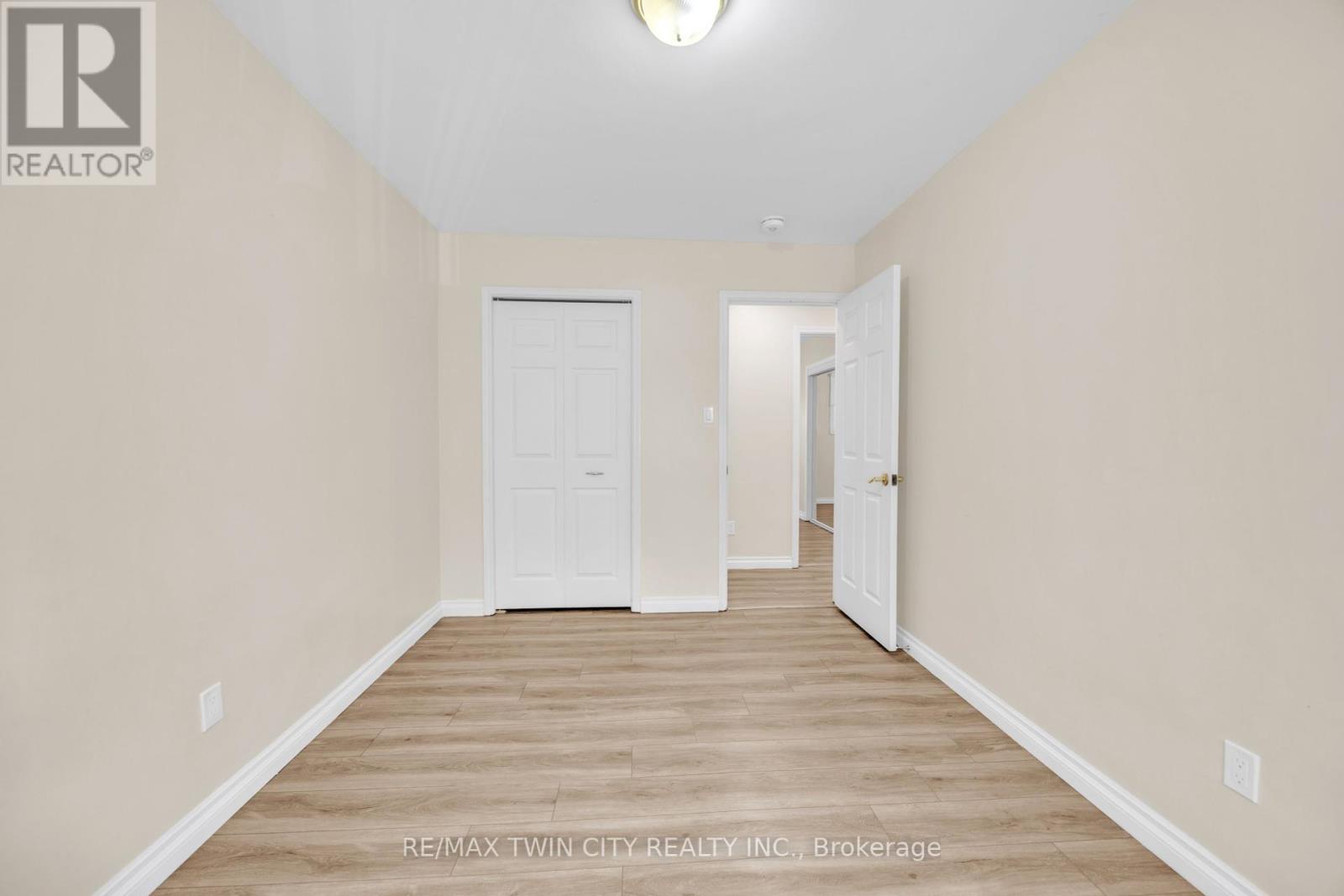 34 Georgian Crescent, Kitchener, Ontario  N2B 3N9 - Photo 24 - X12434408