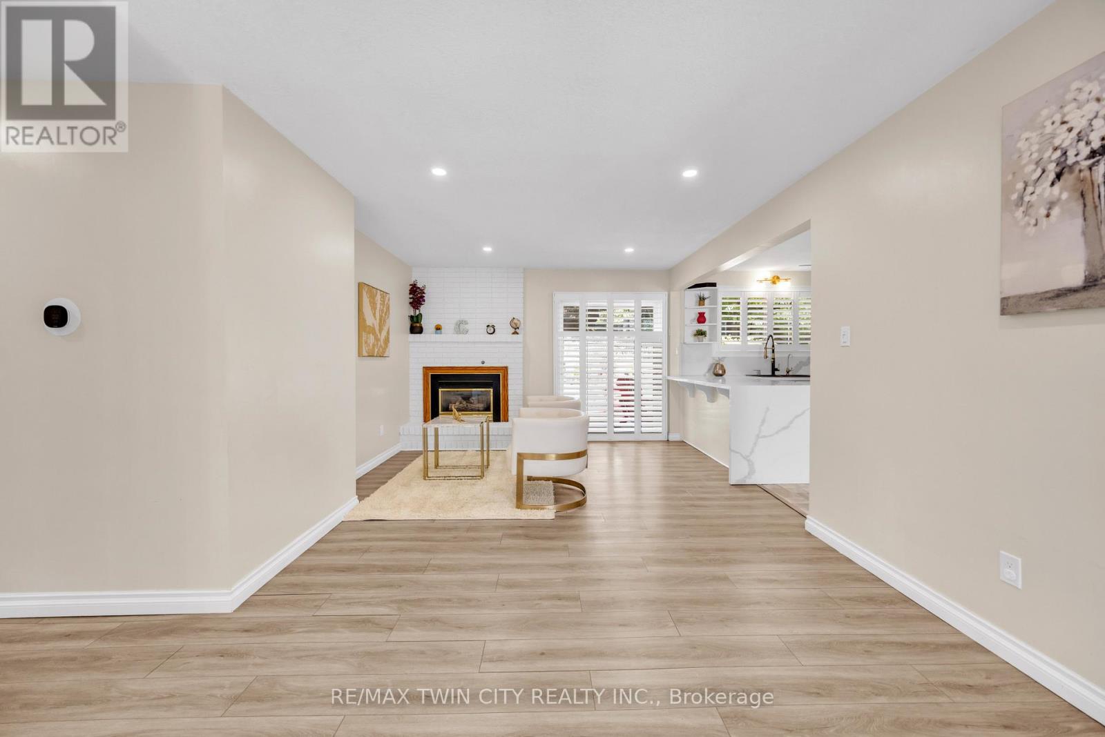 34 Georgian Crescent, Kitchener, Ontario  N2B 3N9 - Photo 4 - X12434408
