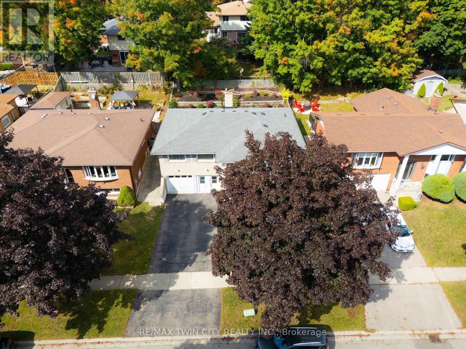 34 Georgian Crescent, Kitchener, Ontario  N2B 3N9 - Photo 45 - X12434408