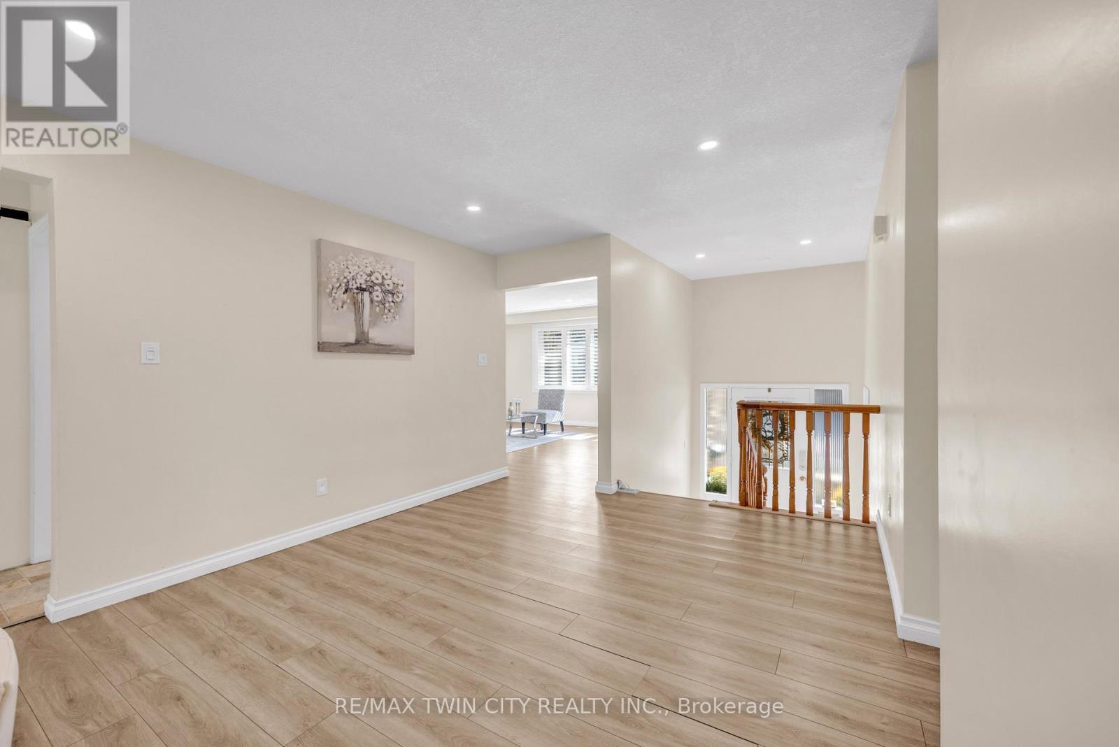 34 Georgian Crescent, Kitchener, Ontario  N2B 3N9 - Photo 5 - X12434408