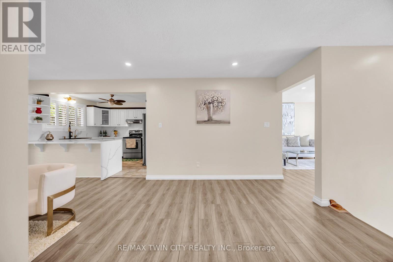34 Georgian Crescent, Kitchener, Ontario  N2B 3N9 - Photo 6 - X12434408