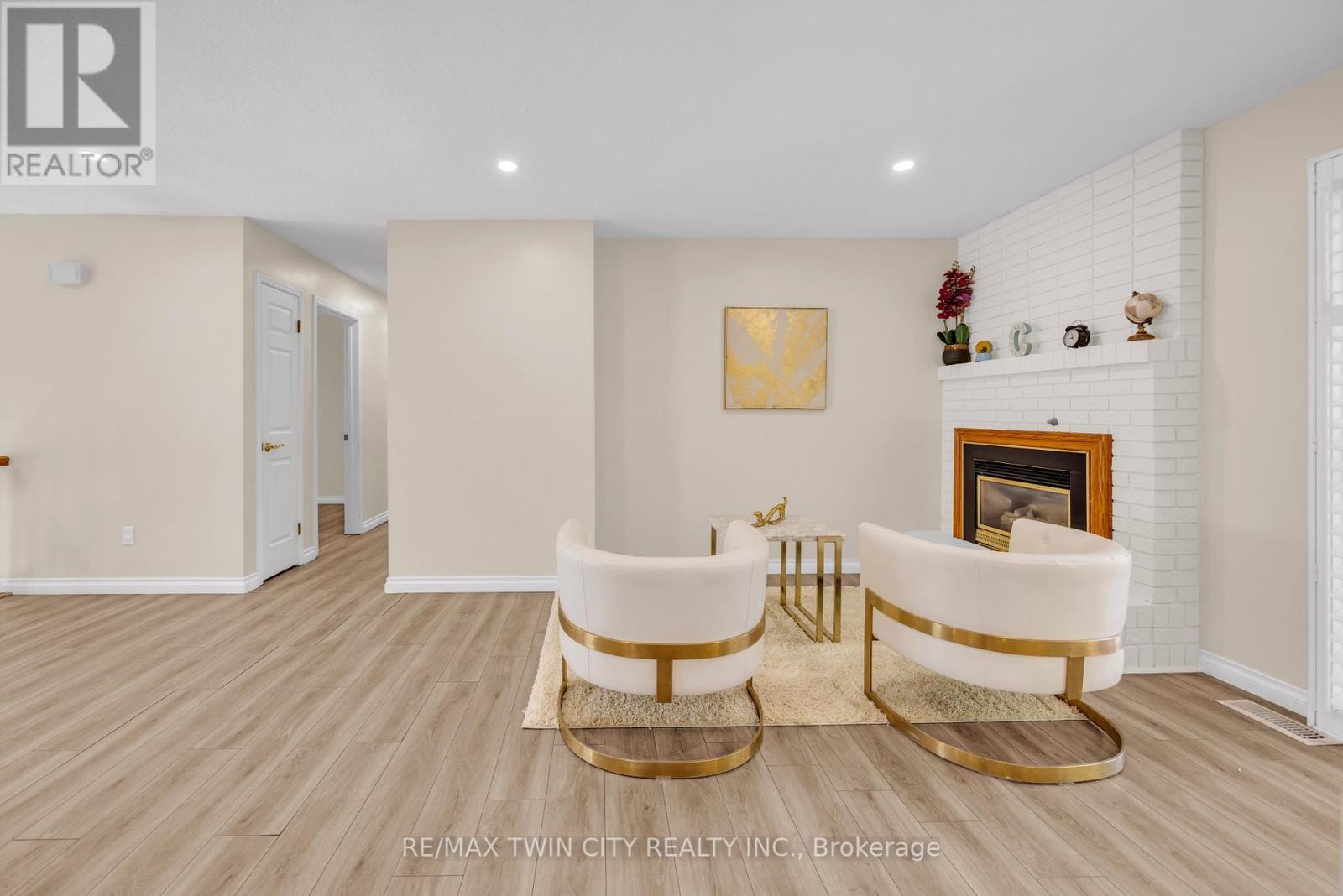 34 Georgian Crescent, Kitchener, Ontario  N2B 3N9 - Photo 8 - X12434408