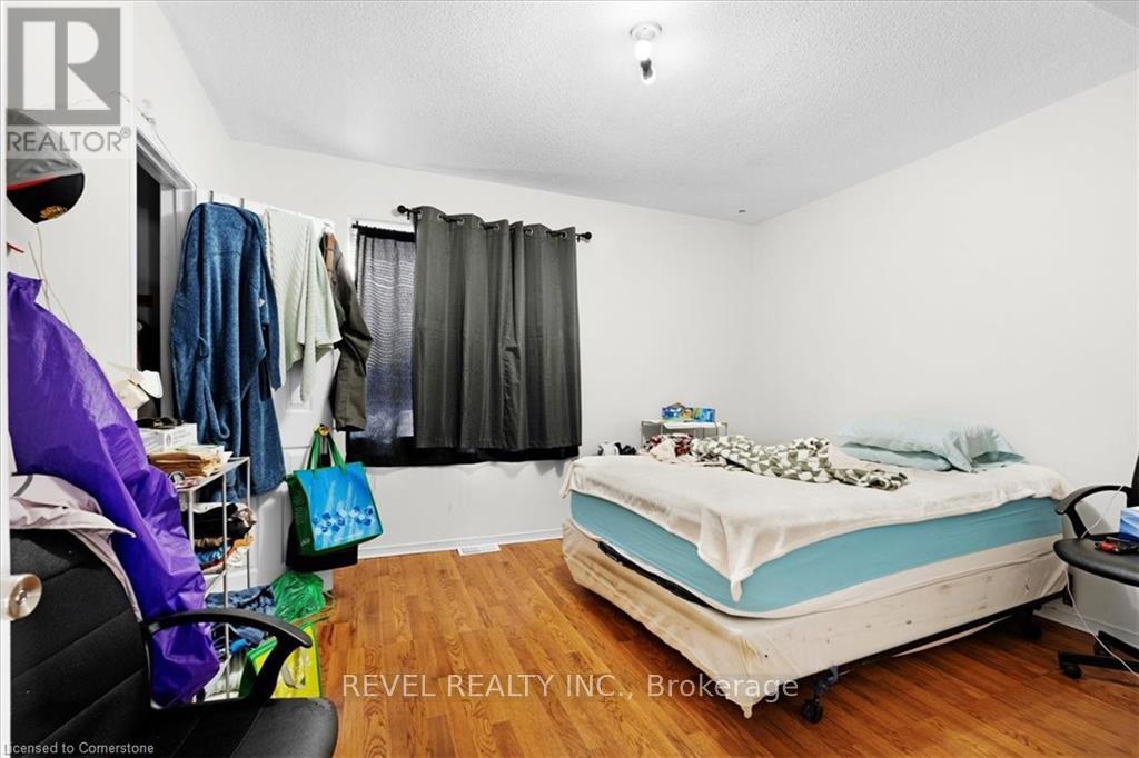 770 Barton Street E, Hamilton, Ontario  L8L 3B1 - Photo 3 - X12434452