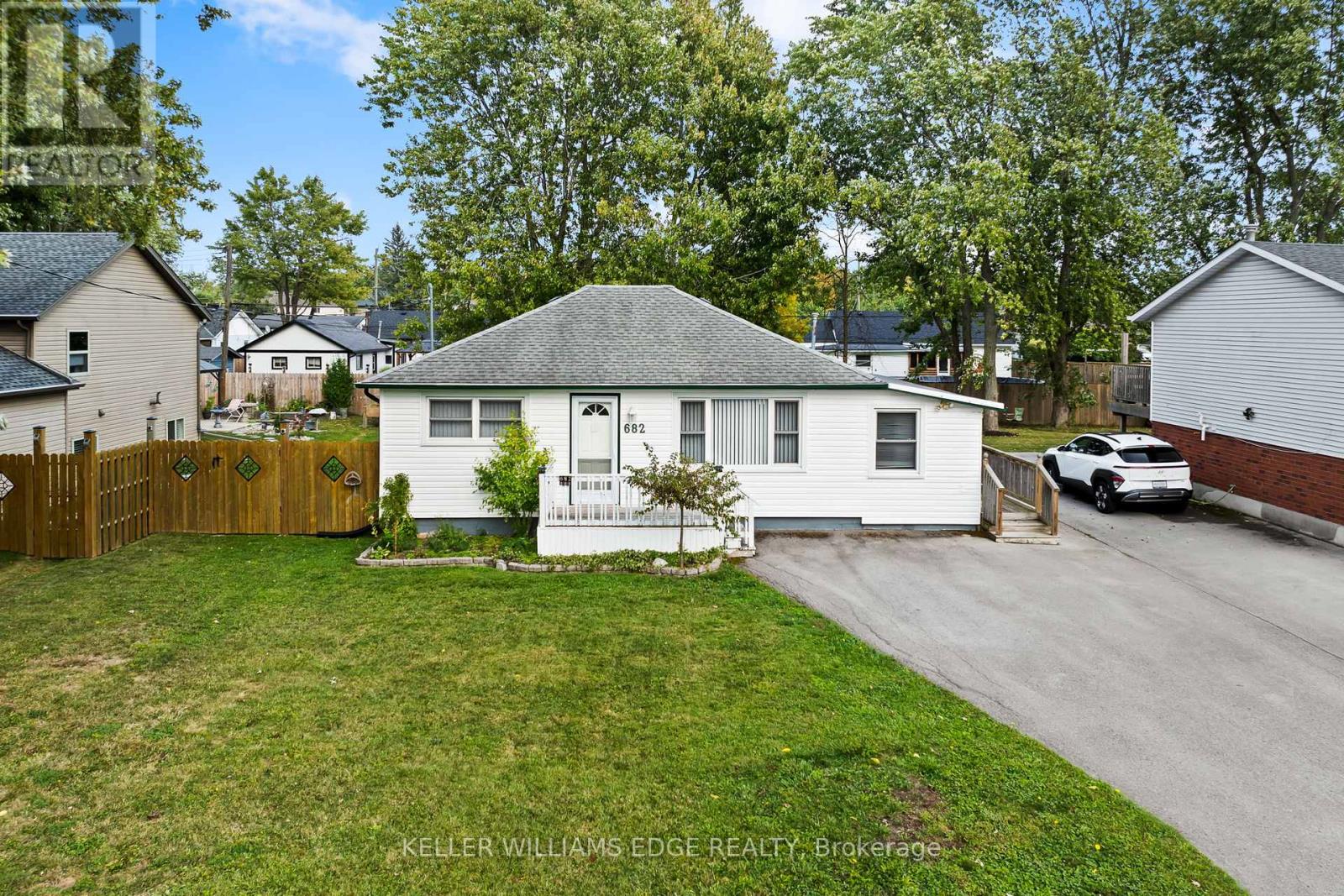 682 Fairview Road, Fort Erie, Ontario  L2A 4T1 - Photo 2 - X12434511