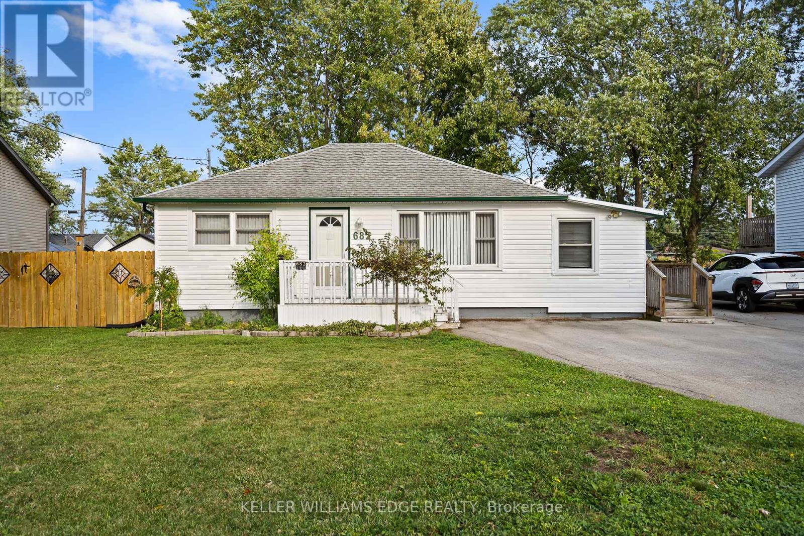 682 Fairview Road, Fort Erie, Ontario  L2A 4T1 - Photo 3 - X12434511
