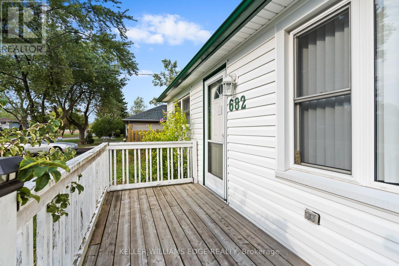 682 Fairview Road, Fort Erie, Ontario  L2A 4T1 - Photo 4 - X12434511