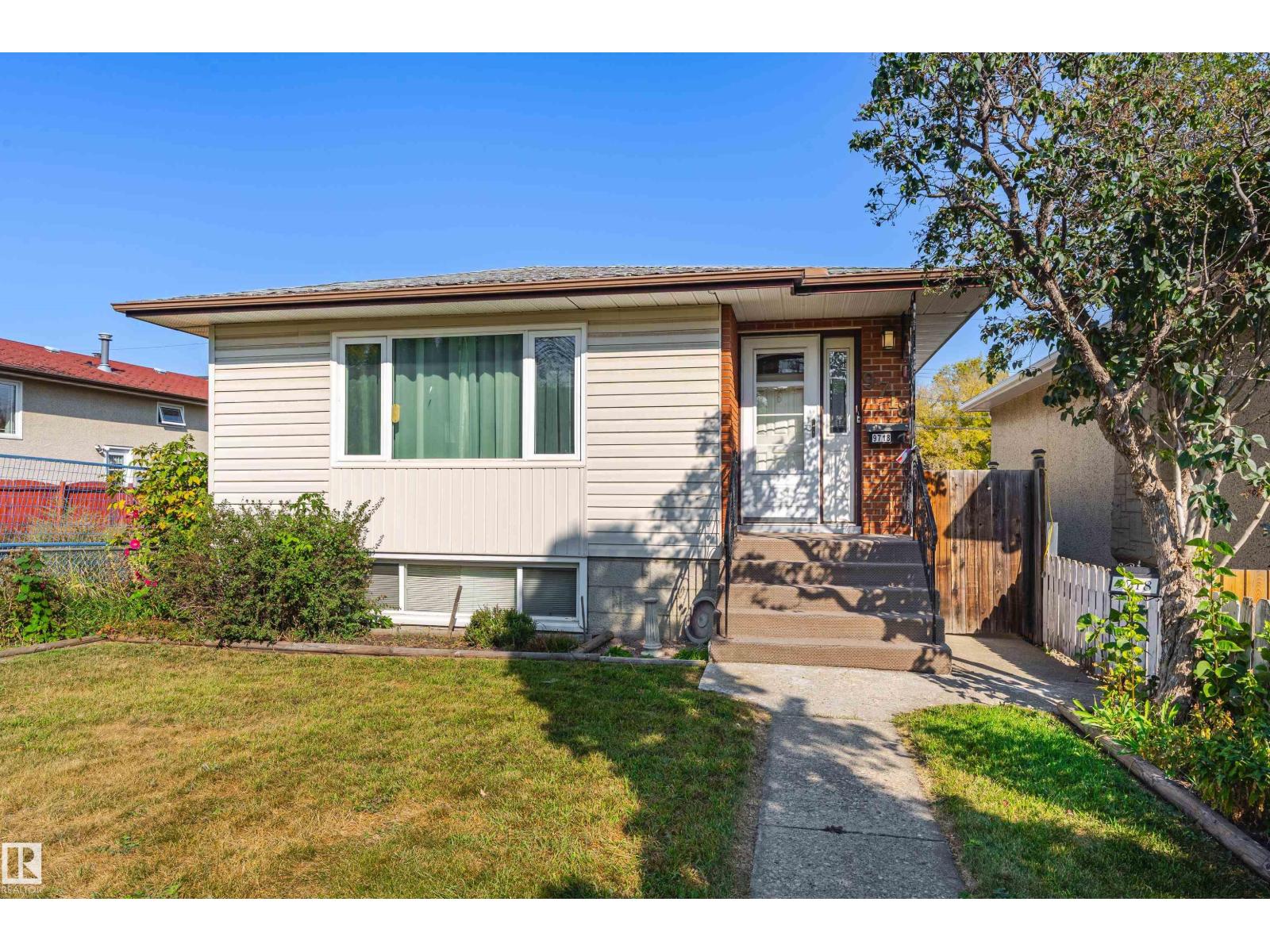 9718 76 Av Nw, Edmonton, Alberta  T6E 1K3 - Photo 11 - E4460077