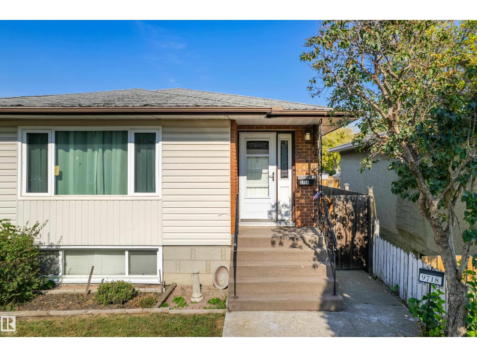 9718 76 Av Nw, Edmonton, Alberta  T6E 1K3 - Photo 12 - E4460077