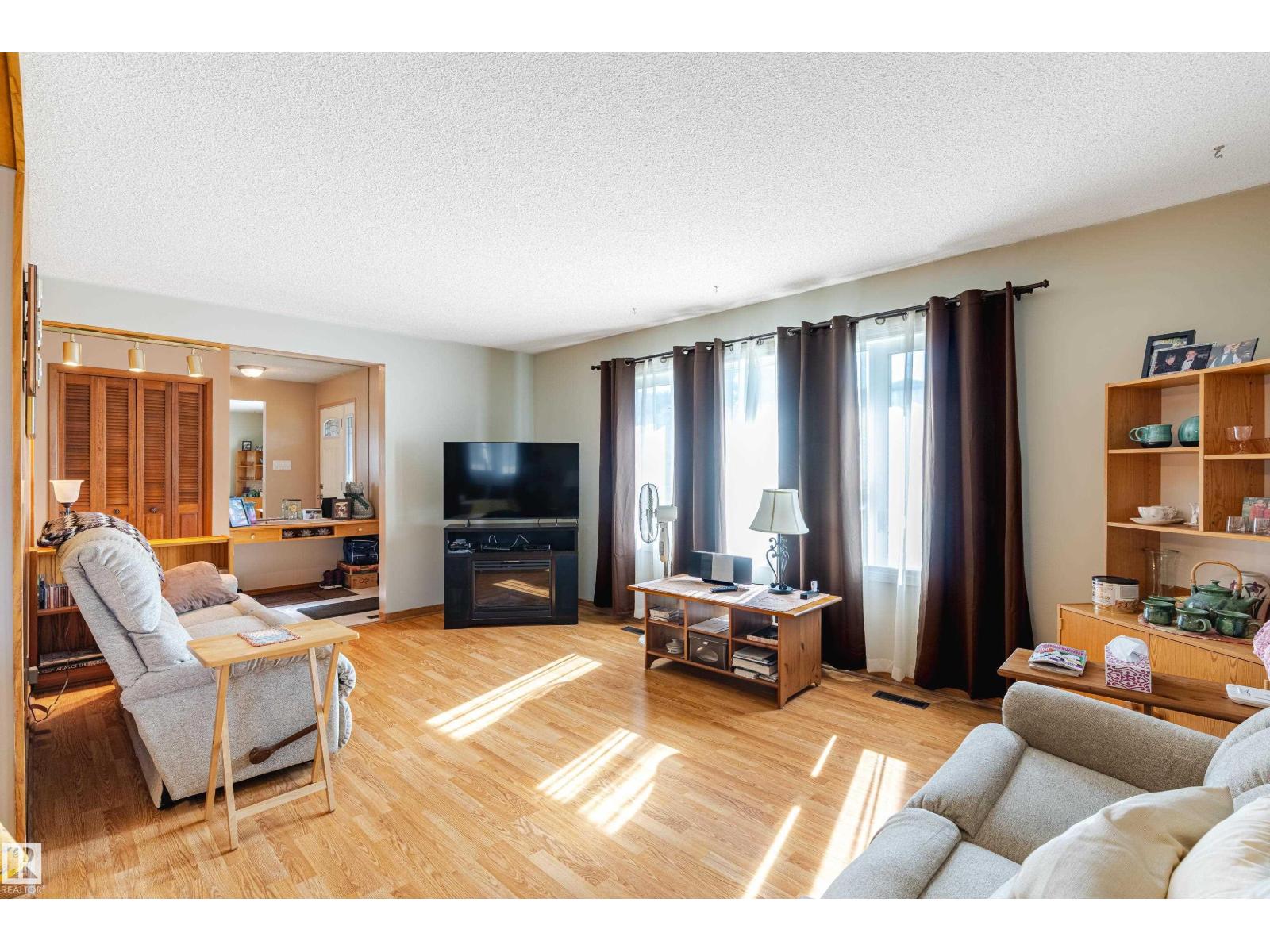9718 76 Av Nw, Edmonton, Alberta  T6E 1K3 - Photo 13 - E4460077