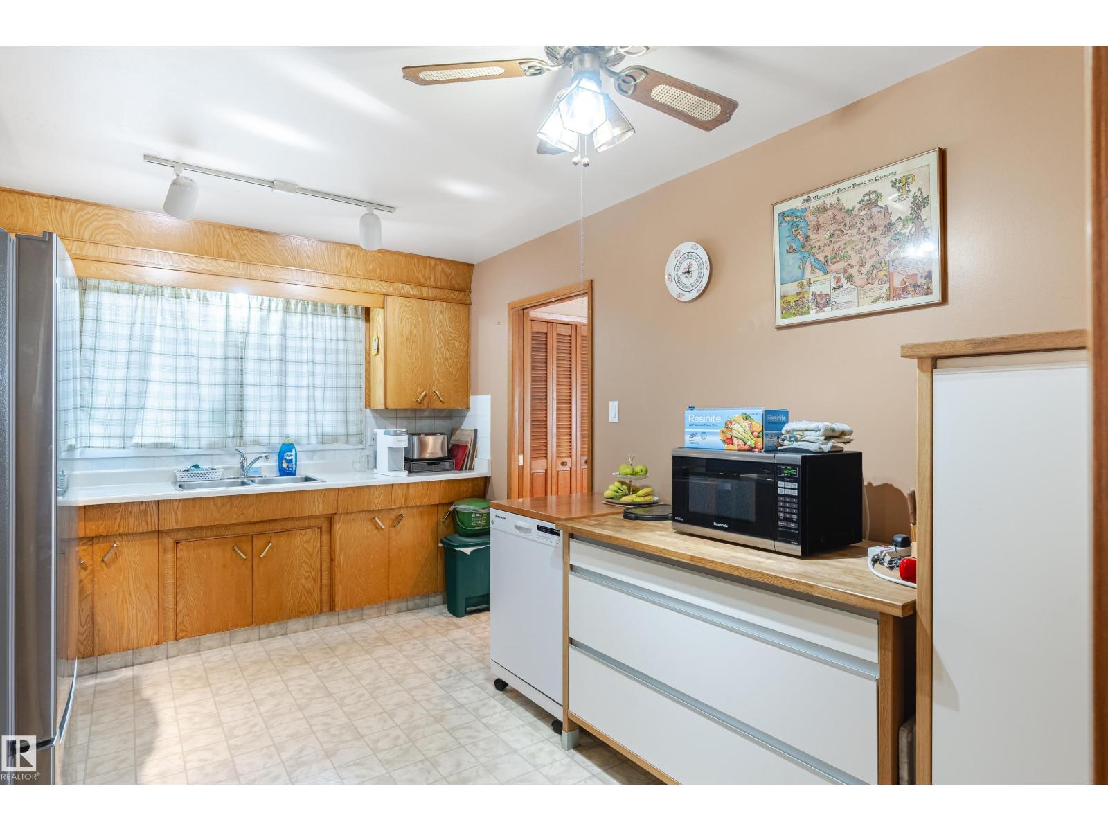 9718 76 Av Nw, Edmonton, Alberta  T6E 1K3 - Photo 18 - E4460077