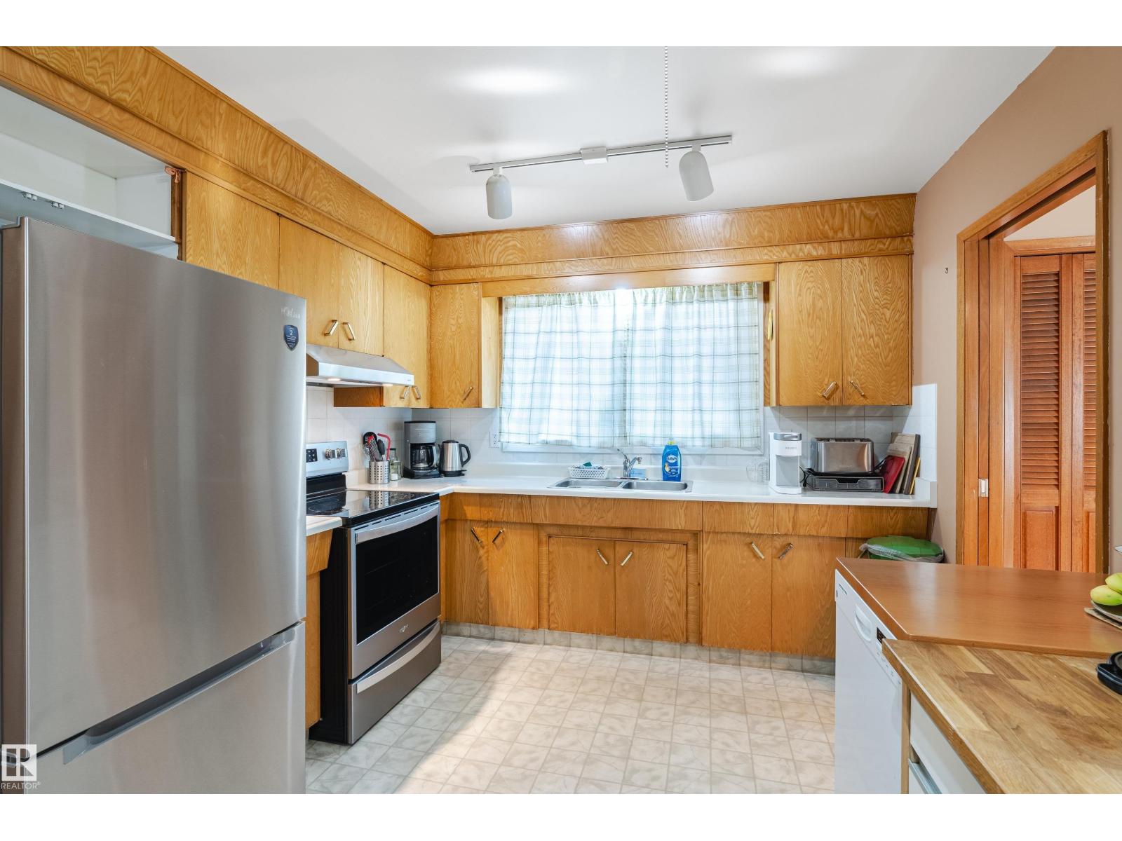 9718 76 Av Nw, Edmonton, Alberta  T6E 1K3 - Photo 19 - E4460077