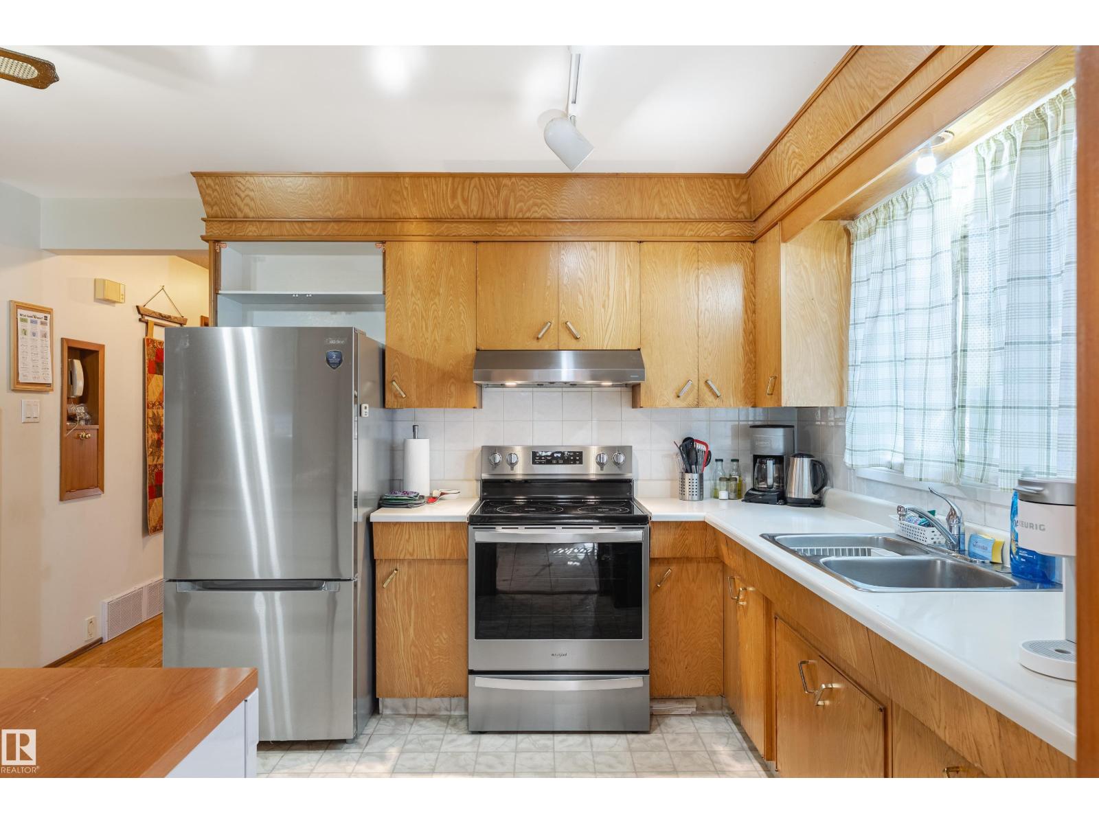 9718 76 Av Nw, Edmonton, Alberta  T6E 1K3 - Photo 20 - E4460077