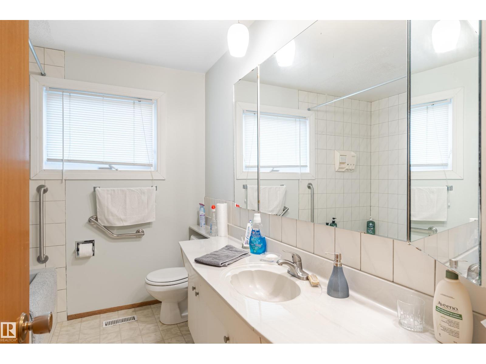 9718 76 Av Nw, Edmonton, Alberta  T6E 1K3 - Photo 29 - E4460077