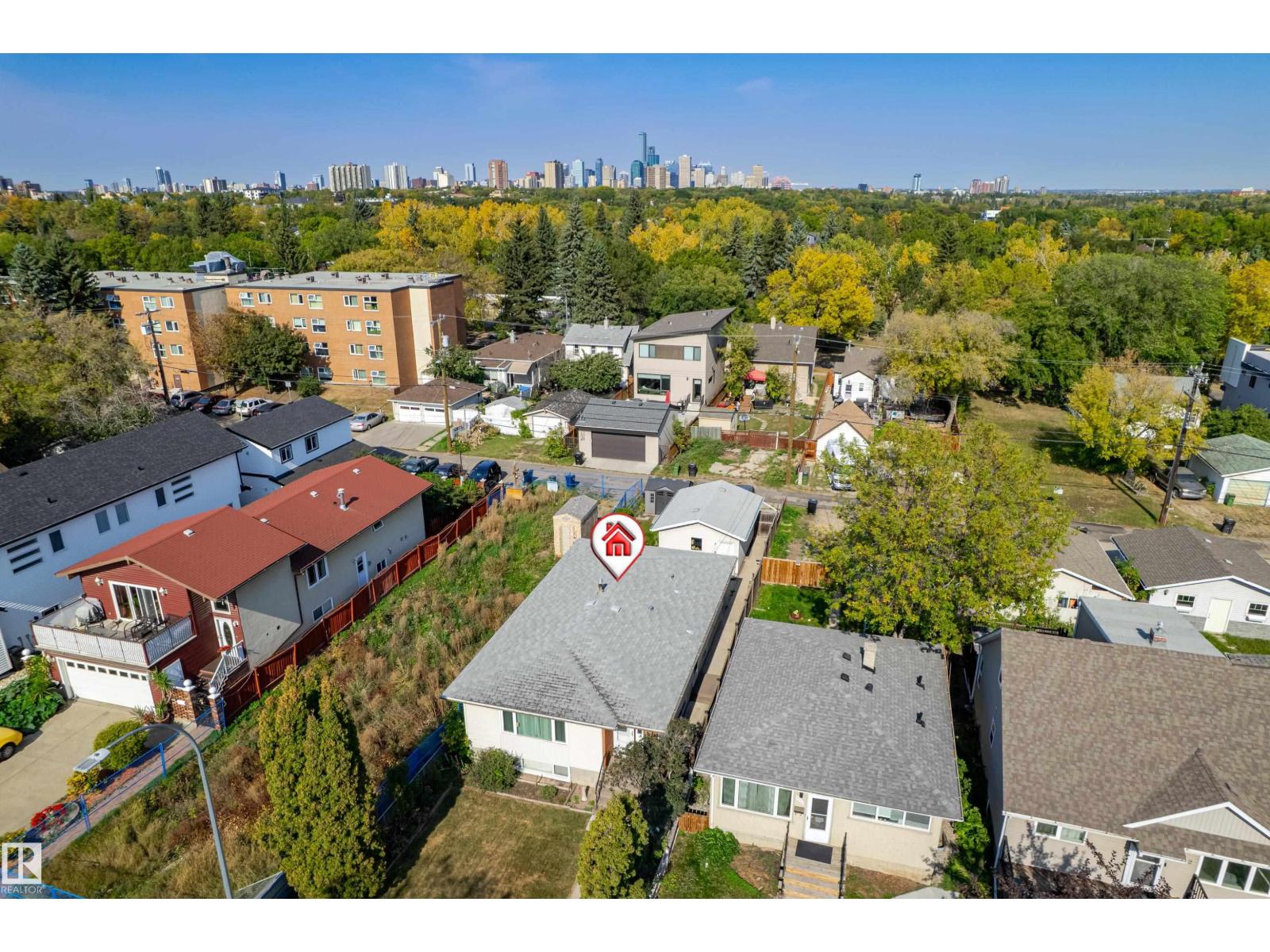 9718 76 Av Nw, Edmonton, Alberta  T6E 1K3 - Photo 3 - E4460077