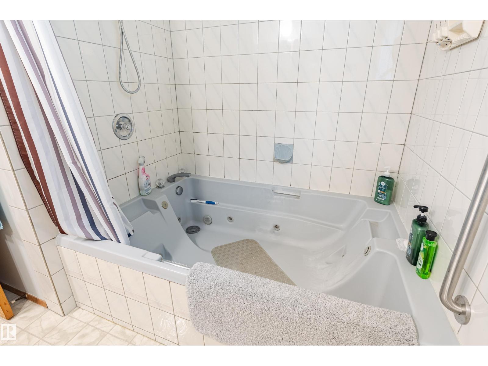 9718 76 Av Nw, Edmonton, Alberta  T6E 1K3 - Photo 30 - E4460077