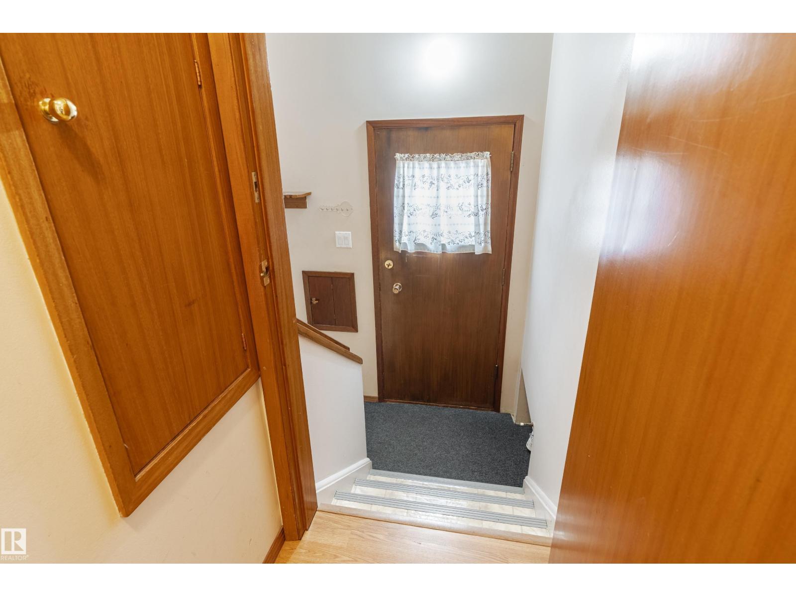 9718 76 Av Nw, Edmonton, Alberta  T6E 1K3 - Photo 31 - E4460077