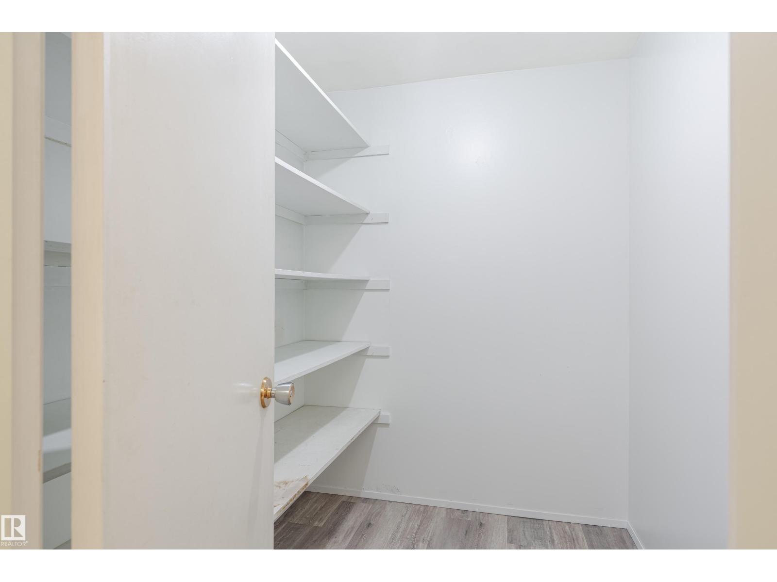 9718 76 Av Nw, Edmonton, Alberta  T6E 1K3 - Photo 34 - E4460077