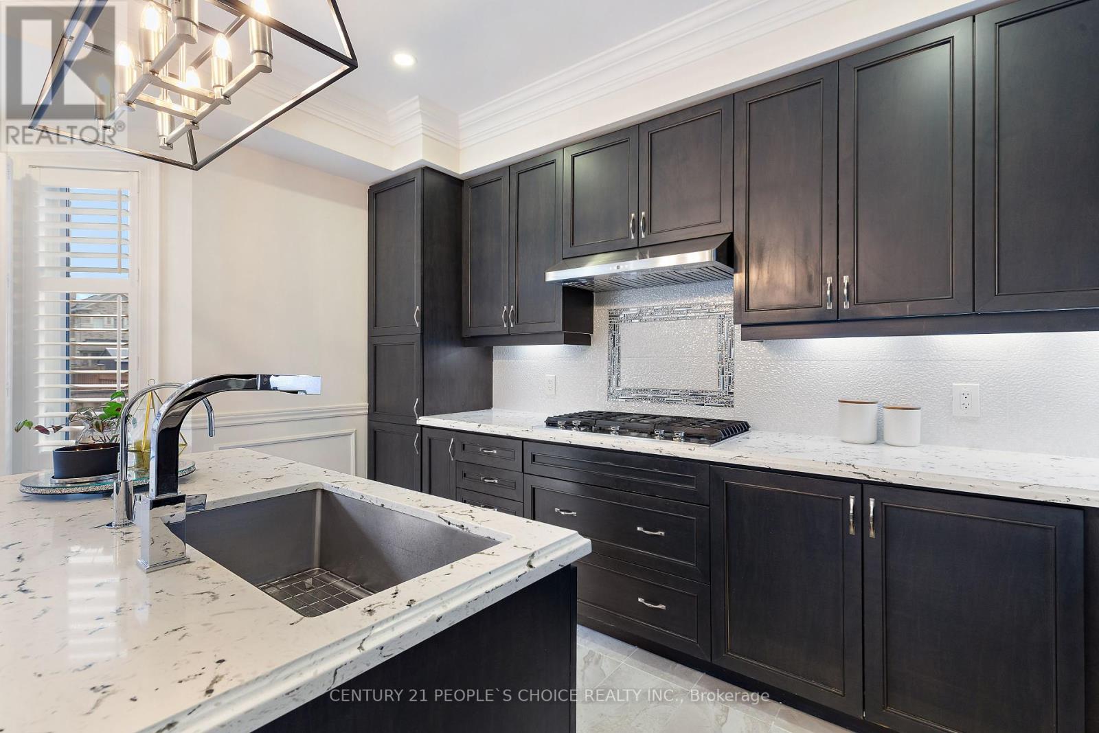 240 Etheridge Avenue, Milton, Ontario  L9E 1H6 - Photo 12 - W12431210