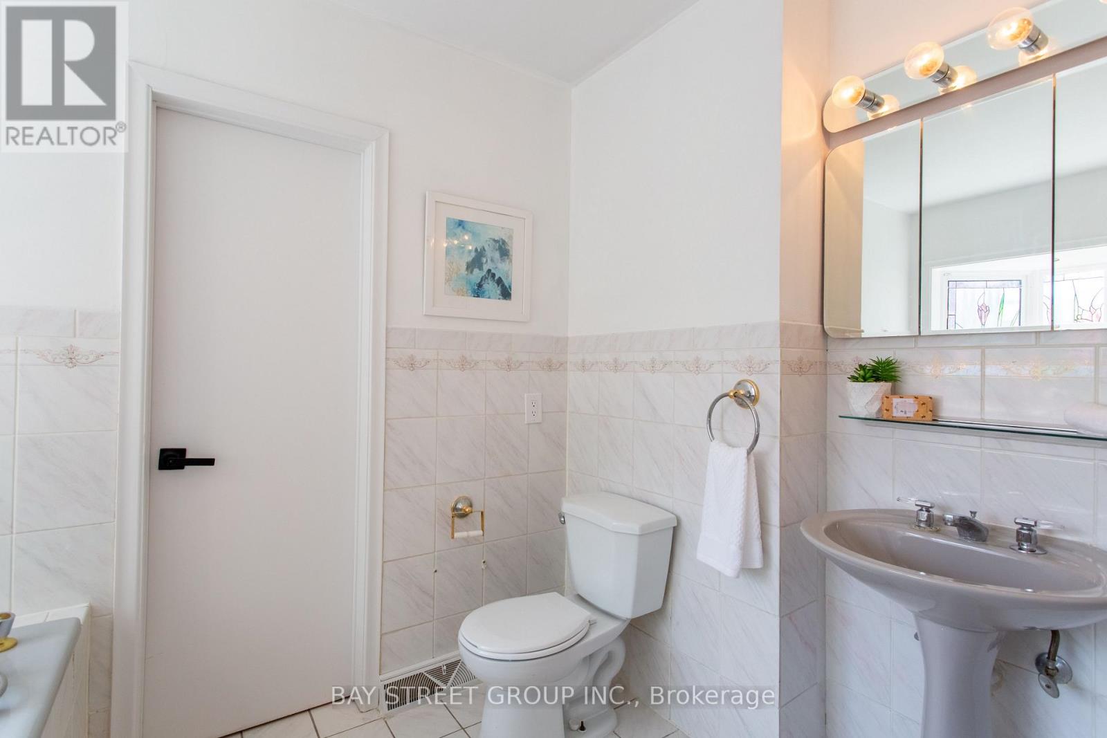 2 Parklane Crescent, St. Catharines, Ontario  L2T 3V1 - Photo 29 - X12361808