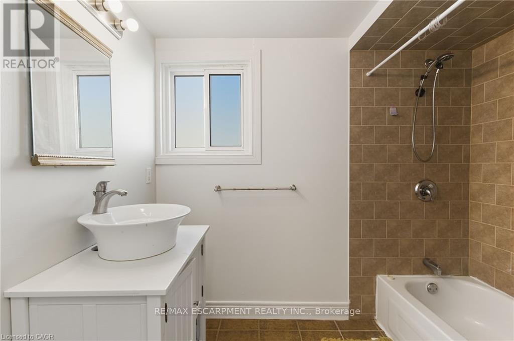 22 Worsley Road, Hamilton, Ontario  L8E 2E7 - Photo 21 - X12433006