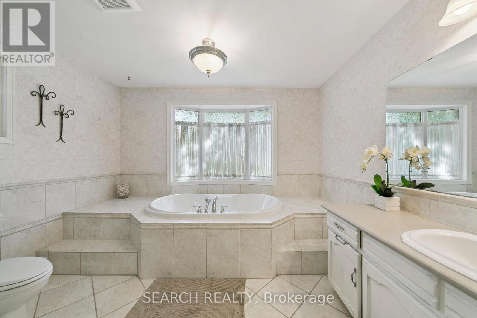 1823 The Chase, Mississauga, Ontario  L5M 2Y8 - Photo 23 - W12415326