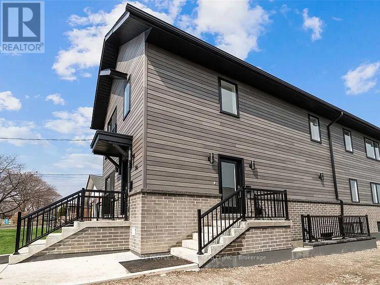 54 Westhampton Drive, Toronto, Ontario  M9R 1X6 - Photo 2 - W12430766